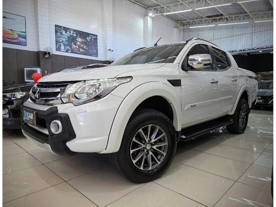MITSUBISHI L200 TRITON 2.4 16V TURBO DIESEL SPORT HPE-S CD 4P 4X4 AUTOMÁTICO MITSUBISHI L200 TRITON 2.4 16V TURBO DIESEL SPORT HPE-S CD 4P 4X4 AUTOMÁTICO
